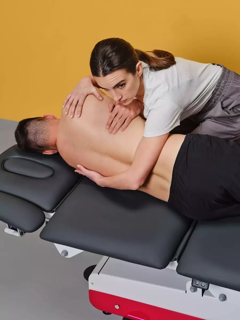 Łóżko NAGGURA® SWOP 5 PRO PHYSIO z podłokietnikami TwinLift®, tapicerka odporna na UV i zarazki 