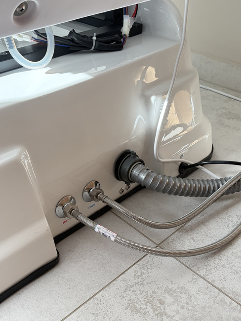 Fotel podologiczny WEELKO® CALN SPA elektryczny z brodzikiem i masażem powietrznym & Shiatsu