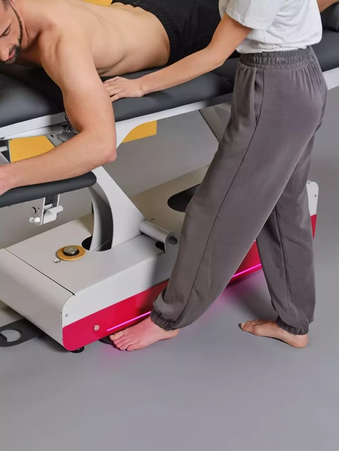 Łóżko NAGGURA® SWOP 5 PRO PHYSIO z podłokietnikami TwinLift®, tapicerka odporna na UV i zarazki 